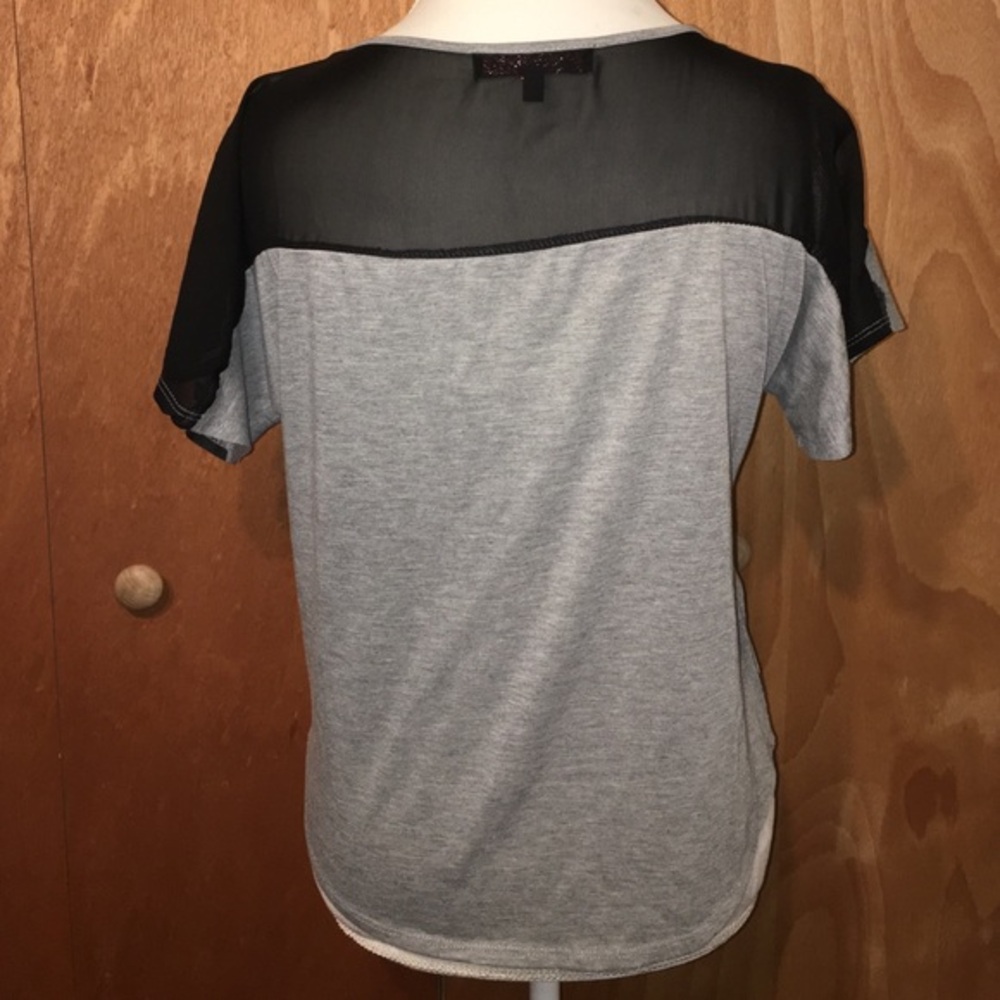 Patterned top - Picture 2 of 2